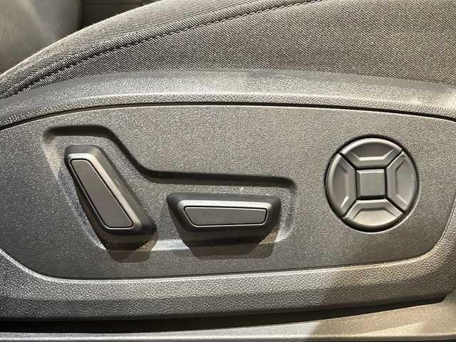アウディ Ｑ３ 35TFSI アドバンスド 新潟県 2022(令4)年 3.5万km ミトスブラックメタリック オプション/コンビニエンス&アシスタンスパッケージ/-シートヒーター/-パワーシート/-ランバーサポート/-オートマチックテールゲート/-アウディホールドアシスト/-アウディドライブセレクト/-アダプティブクルーズアシスト/-ハイビームアシスト/-エマージェンシーアシスト/レザーステアリングマルチファンクションパドルシフト/主要装備/純正ナビ/サラウンドビューカメラ/ETC2.0/コーナーセンサー/純正18インチアルミホイール