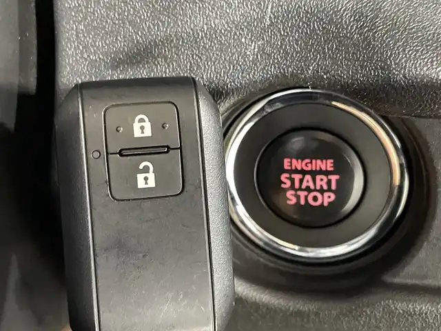 スズキ ジムニー XC 福岡県 2023(令5)年 4万km ジャングルグリーン ・社外ＳＤナビ　/（ＡＭ　ＦＭ　ＣＤ　ＤＶＤ　Ｉｐｏｄ　ＵＳＢ　ＨＤＭＩ　ＡＵＸ　ＢＴ）/・フルセグTV　/・クルコン　/・バックカメラ　/・ドラレコ　/・背面タイヤ　/・シートヒーター　/・横滑り防止　/・レーンキープ　/・ダウンヒルアシスト　/・衝突軽減/・オートライト/・社外フロアマット/・純正16インチアルミ/・電格ミラー