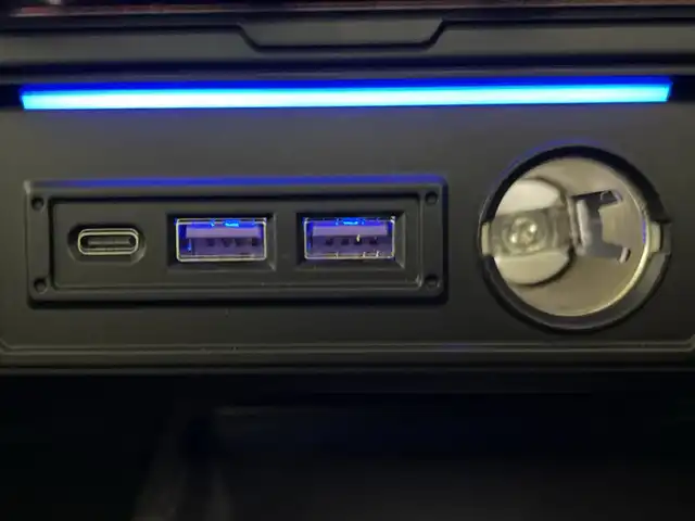 スズキ ジムニー XC 福岡県 2023(令5)年 4万km ジャングルグリーン ・社外ＳＤナビ　/（ＡＭ　ＦＭ　ＣＤ　ＤＶＤ　Ｉｐｏｄ　ＵＳＢ　ＨＤＭＩ　ＡＵＸ　ＢＴ）/・フルセグTV　/・クルコン　/・バックカメラ　/・ドラレコ　/・背面タイヤ　/・シートヒーター　/・横滑り防止　/・レーンキープ　/・ダウンヒルアシスト　/・衝突軽減/・オートライト/・社外フロアマット/・純正16インチアルミ/・電格ミラー