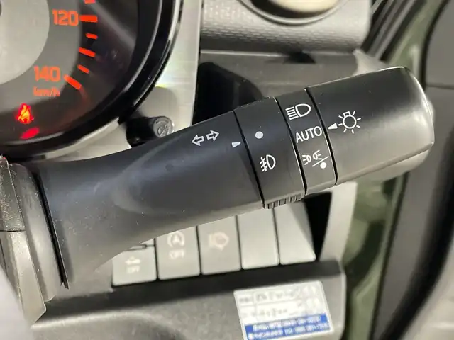 スズキ ジムニー XC 福岡県 2023(令5)年 4万km ジャングルグリーン ・社外ＳＤナビ　/（ＡＭ　ＦＭ　ＣＤ　ＤＶＤ　Ｉｐｏｄ　ＵＳＢ　ＨＤＭＩ　ＡＵＸ　ＢＴ）/・フルセグTV　/・クルコン　/・バックカメラ　/・ドラレコ　/・背面タイヤ　/・シートヒーター　/・横滑り防止　/・レーンキープ　/・ダウンヒルアシスト　/・衝突軽減/・オートライト/・社外フロアマット/・純正16インチアルミ/・電格ミラー