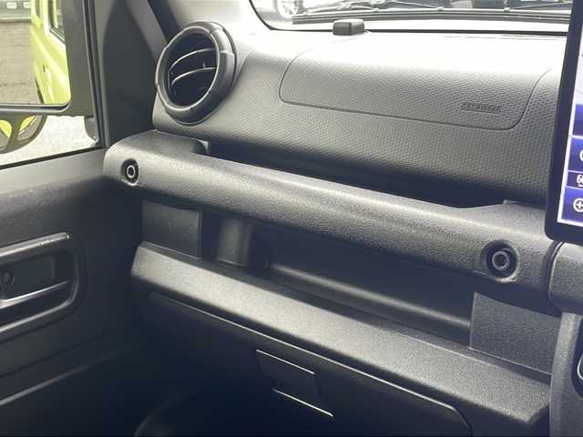 スズキ ジムニー XL 福岡県 2022(令4)年 3万km キネティックイエロー 社外１０インチナビ/Ｂｌｕｅｔｏｏｔｈ/フルセグＴＶ/ＣＤ／ＤＶＤ再生機能有/ＨＤＭＩ/ＥＴＣ/純正１６インチアルミ/純正ラバーフロアマット/オートエアコン/セーフティサポート/スマートキー