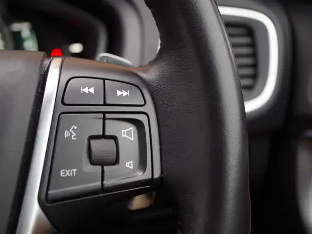 ボルボ Ｖ４０ D4 インスクリプション 埼玉県 2018(平30)年 5万km オスミウムグレーM キャメルレザーシート /アダプティブクルーズコントロール /インテリセーフ /スライディングルーフ /harman/kardon /パークセンサー /ブラインドスポットモニター /純正ナビ /バックカメラ /ETC /ドラレコ /前席シートヒーター/キャリアルーフ/運転席シートポジションメモリー機能