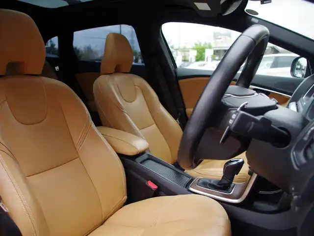 ボルボ Ｖ４０ D4 インスクリプション 埼玉県 2018(平30)年 5万km オスミウムグレーM キャメルレザーシート /アダプティブクルーズコントロール /インテリセーフ /スライディングルーフ /harman/kardon /パークセンサー /ブラインドスポットモニター /純正ナビ /バックカメラ /ETC /ドラレコ /前席シートヒーター/キャリアルーフ/運転席シートポジションメモリー機能