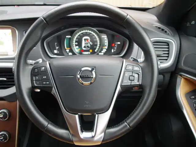 ボルボ Ｖ４０ D4 インスクリプション 埼玉県 2018(平30)年 5万km オスミウムグレーM キャメルレザーシート /アダプティブクルーズコントロール /インテリセーフ /スライディングルーフ /harman/kardon /パークセンサー /ブラインドスポットモニター /純正ナビ /バックカメラ /ETC /ドラレコ /前席シートヒーター/キャリアルーフ/運転席シートポジションメモリー機能