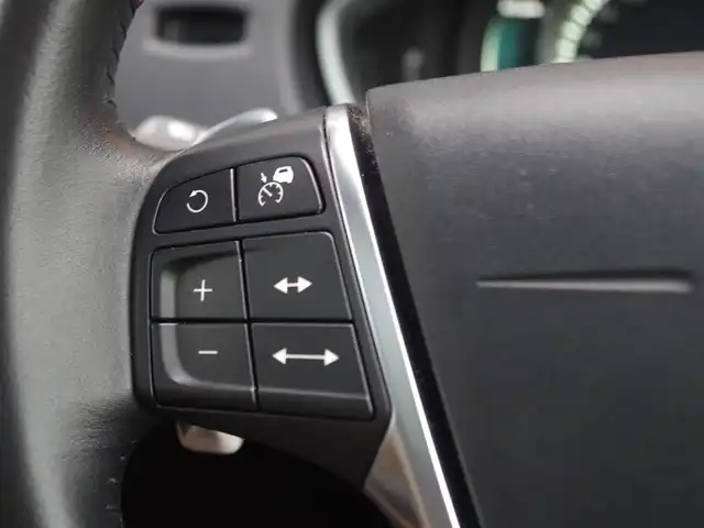 ボルボ Ｖ４０ D4 インスクリプション 埼玉県 2018(平30)年 5万km オスミウムグレーM キャメルレザーシート /アダプティブクルーズコントロール /インテリセーフ /スライディングルーフ /harman/kardon /パークセンサー /ブラインドスポットモニター /純正ナビ /バックカメラ /ETC /ドラレコ /前席シートヒーター/キャリアルーフ/運転席シートポジションメモリー機能