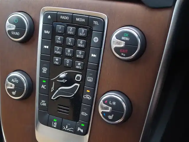 ボルボ Ｖ４０ D4 インスクリプション 埼玉県 2018(平30)年 5万km オスミウムグレーM キャメルレザーシート /アダプティブクルーズコントロール /インテリセーフ /スライディングルーフ /harman/kardon /パークセンサー /ブラインドスポットモニター /純正ナビ /バックカメラ /ETC /ドラレコ /前席シートヒーター/キャリアルーフ/運転席シートポジションメモリー機能