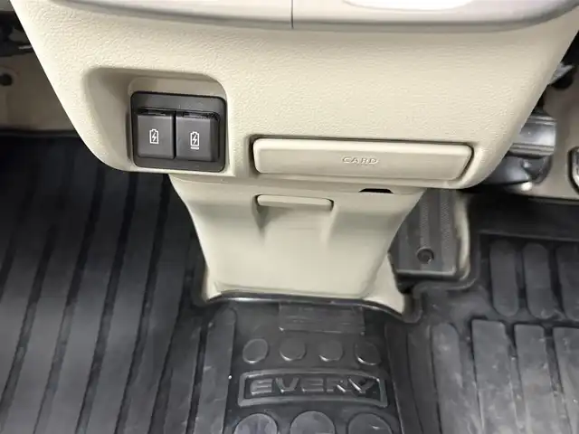 スズキ エブリィ ワゴン PZターボ スペシャル 愛知県 2024(令6)年 0.9万km パールホワイト 衝突軽減ブレーキ/両側パワスラ/純正ナビ/　ーＢＴ／フルセグＴＶ／ＣＤ／ＤＶＤ/バックカメラ/オートステップ/プッシュスタート/スマートキー/シートヒーター/オートライト/電動格納ミラー/純正LEDライト/フロアマット/純正１４インチＡＷ