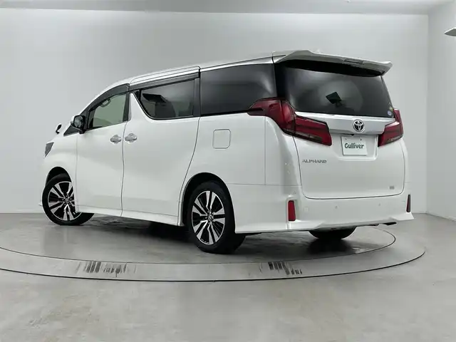 トヨタ アルファード S Cパッケージ 埼玉県 2019(令1)年 4.3万km ホワイトパールクリスタルシャイン 純正10インチナビ　NSZN-Z68T/(Bluetooth/CD/DVD/AM/FM)/地デジフルセグ/バックカメラ/前後ドライブレコーダー/ETC2.0/ステアリングヒーター/パワーバックドア/アダプティブクルーズコントロール/車線逸脱警報/先行車発進お知らせ機能/オートマチックハイビーム/前席シートヒーター・ベンチレーション/電子パーキングシステム/ブレーキホールド/シートメモリー/オットマン/純正フロアマット/純正ドアバイザー/純正18インチアルミホイール/ロールサンシェード/フロントフォグランプ/両側パワースライドドア