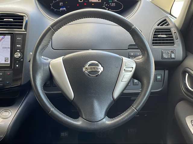 日産 セレナ ライダー パフォ Bライン S HV 沖縄県 2014(平26)年 8.2万km ブリリアントホワイトパール 純正ナビ・Bluetooth・CD・DVD・TV/バックカメラ/ドライブレコーダー/両側パワースライドドア/オートライト/LEDヘッドライト/純正アルミ/クルーズコントロール/スマートキー/ダブルエアコン/ウィンカードアミラー