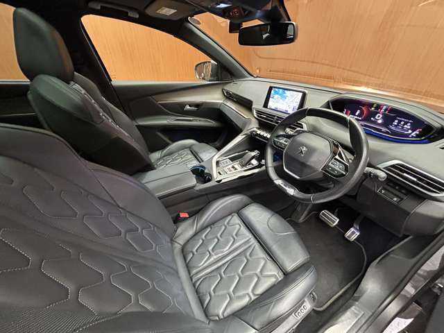 プジョー ５００８ GT ブルーHDi 千葉県 2021(令3)年 4.7万km プラチナグレー レザーパッケージ　/パノラマSR　/ACC　/ナビ　/Bカメラ　/Bluetooth接続　/電動シート　/シートH　/電動リアゲート　/LEDヘッドライト　/アドバンスドグリップコントロール　/衝突軽減B　/BSM　/LKA/ドラレコ　/ETC
