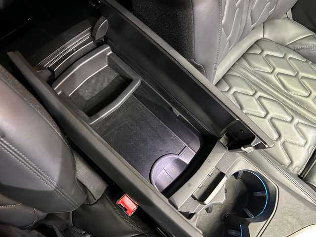 プジョー ５００８ GT ブルーHDi 千葉県 2021(令3)年 4.7万km プラチナグレー レザーパッケージ　/パノラマSR　/ACC　/ナビ　/Bカメラ　/Bluetooth接続　/電動シート　/シートH　/電動リアゲート　/LEDヘッドライト　/アドバンスドグリップコントロール　/衝突軽減B　/BSM　/LKA/ドラレコ　/ETC