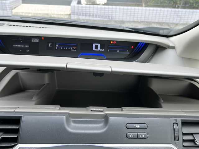 ホンダ フリード G ホンダセンシング 広島県 2017(平29)年 3.4万km コバルトブルーパール 禁煙車/ホンダセンシング/・衝突軽減ブレーキ〈CMBS〉/・誤発進抑制機能/・ACC〈アダプティブ・クルーズ・コントロール〉/・LKAS〈車線維持支援システム〉/・歩行者事故低減ステアリング/・路外逸脱抑制機能/・先行車発進お知らせ機能/・標識認識機能/Sパッケージ/・本革巻ステアリングホイール/・コンビシート&専用インテリア/・15インチアルミホイール/・シートバックアッパーポケット/・LEDヘッドライト＋LEDアクティブコーナリングライト/Cパッケージ/・プラズマクラスター技術搭載エアコン/・ロールサンシェイド/・IRカット〈遮熱〉/UVカット機能付フロントウインドウガラス+IRカット〈遮熱〉/スーパーUVカットフロントドアガラス/・コンフォートビューパッケージ（親水/ヒーテッドドアミラー＋熱線入りフロントウインドウ＋フロントドア撥水ガラス）/純正ナビ（VXM-174VFi）/・フルセグ/CD/DVD/Bluetooth/SD/バックカメラ/純正ドライブレコーダー（前）/ドアバイザー/ETC/スマートキー/プッシュスタート/スペアキー