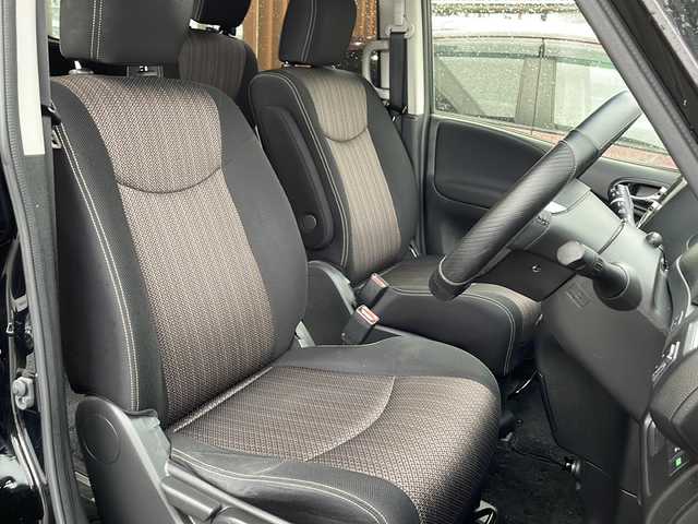 日産 セレナ ハイウェイスター Sハイブリッド 沖縄県 2014(平26)年 8.8万km ダイヤモンドブラック 県外仕入/禁煙車/純正ナビ フルセグＴＶ DVD再生可 Bluetooth/バックカメラ　　/両側パワースライドドア　　/純正フリップダウンモニター/前方ドライブレコーダー　/ＥＴＣ　/ＬＥＤヘッドライト　/オートライト　/リアロールサンシェード　/ウインカードアミラー/革巻きステアリング　/スマートキー