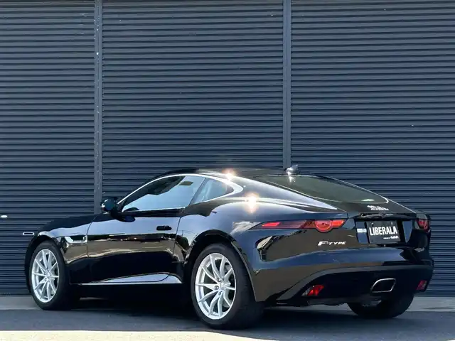 ジャガー Ｆ-ＴＹＰＥ クーペ 茨城県 2018(平30)年 5.8万km 黒 中期型 /インテリアブラックパック /TouchProナビ /BT/USB/Bカメラ /MERIDIAN /白半革 /メモリー付パワーシート /キセノン /クルコン /リアスポイラー /ETC2.0 /パドルシフト /純正18インチAW /禁煙車