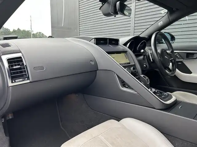 ジャガー Ｆ-ＴＹＰＥ クーペ 茨城県 2018(平30)年 5.8万km 黒 中期型 /インテリアブラックパック /TouchProナビ /BT/USB/Bカメラ /MERIDIAN /白半革 /メモリー付パワーシート /キセノン /クルコン /リアスポイラー /ETC2.0 /パドルシフト /純正18インチAW /禁煙車