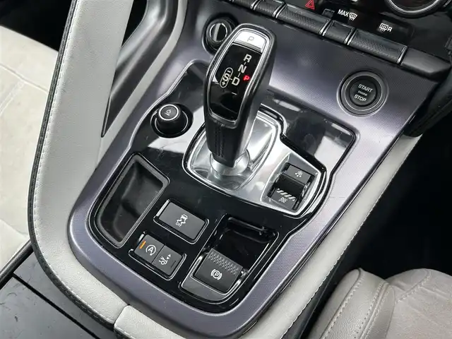 ジャガー Ｆ-ＴＹＰＥ クーペ 茨城県 2018(平30)年 5.8万km 黒 中期型 /インテリアブラックパック /TouchProナビ /BT/USB/Bカメラ /MERIDIAN /白半革 /メモリー付パワーシート /キセノン /クルコン /リアスポイラー /ETC2.0 /パドルシフト /純正18インチAW /禁煙車
