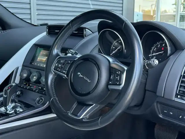 ジャガー Ｆ-ＴＹＰＥ クーペ 茨城県 2018(平30)年 5.8万km 黒 中期型 /インテリアブラックパック /TouchProナビ /BT/USB/Bカメラ /MERIDIAN /白半革 /メモリー付パワーシート /キセノン /クルコン /リアスポイラー /ETC2.0 /パドルシフト /純正18インチAW /禁煙車