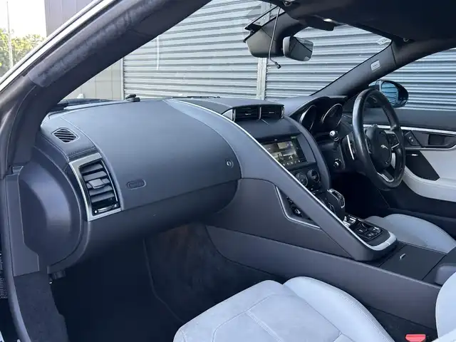 ジャガー Ｆ-ＴＹＰＥ クーペ 茨城県 2018(平30)年 5.8万km 黒 中期型 /インテリアブラックパック /TouchProナビ /BT/USB/Bカメラ /MERIDIAN /白半革 /メモリー付パワーシート /キセノン /クルコン /リアスポイラー /ETC2.0 /パドルシフト /純正18インチAW /禁煙車