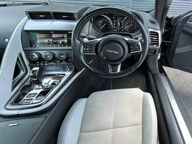 ジャガー Ｆ-ＴＹＰＥ クーペ 茨城県 2018(平30)年 5.8万km 黒 中期型 /インテリアブラックパック /TouchProナビ /BT/USB/Bカメラ /MERIDIAN /白半革 /メモリー付パワーシート /キセノン /クルコン /リアスポイラー /ETC2.0 /パドルシフト /純正18インチAW /禁煙車