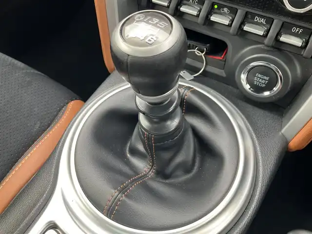 トヨタ ８６ GT リミテッド 道南・函館 2019(平31)年 4.6万km クリスタルホワイトパール ワンオーナー/6MT/モデリスタエアロ/HKSマフラー/BLITZ車高調/WORK18インチアルミホイール/純正SDナビ【NSZT-W68T】/・CD/DVD/MSV/Bluetooth/フルセグ/バックカメラ/ハーフレザーシート/シートヒーター/クルーズコントロール/スマートキー/純正ドライブレコーダー【DRT-C68A】/ETC2.0/純正LEDヘッドライト/ドアバイザー/サイド＆カーテンエアバッグ/新車保証書＆取扱説明書