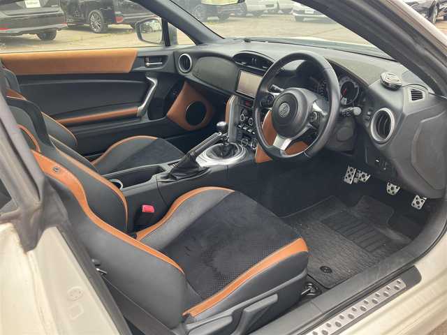 トヨタ ８６ GT リミテッド 道南・函館 2019(平31)年 4.6万km クリスタルホワイトパール ワンオーナー/6MT/モデリスタエアロ/HKSマフラー/BLITZ車高調/WORK18インチアルミホイール/純正SDナビ【NSZT-W68T】/・CD/DVD/MSV/Bluetooth/フルセグ/バックカメラ/ハーフレザーシート/シートヒーター/クルーズコントロール/スマートキー/純正ドライブレコーダー【DRT-C68A】/ETC2.0/純正LEDヘッドライト/ドアバイザー/サイド＆カーテンエアバッグ/新車保証書＆取扱説明書
