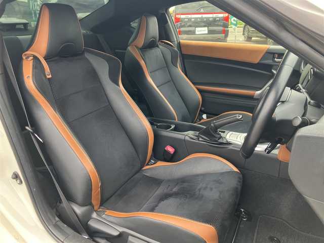 トヨタ ８６ GT リミテッド 道南・函館 2019(平31)年 4.6万km クリスタルホワイトパール ワンオーナー/6MT/モデリスタエアロ/HKSマフラー/BLITZ車高調/WORK18インチアルミホイール/純正SDナビ【NSZT-W68T】/・CD/DVD/MSV/Bluetooth/フルセグ/バックカメラ/ハーフレザーシート/シートヒーター/クルーズコントロール/スマートキー/純正ドライブレコーダー【DRT-C68A】/ETC2.0/純正LEDヘッドライト/ドアバイザー/サイド＆カーテンエアバッグ/新車保証書＆取扱説明書