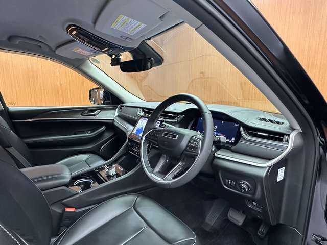 クライスラー・ジープ ジープ グランドチェロキー LTD 千葉県 2023(令5)年 2万km 黒 純正ナビ　/フルセグTV　/Bluetooth　/AppleCarPlay　/全方位カメラ　/ETC　/黒革シート　/シートヒーター　　/アダプティブクルーズコントロール　/BSM　/HUD　/LKA　/ALPINE製スピーカー　/ドライブレコーダー　/純正AW