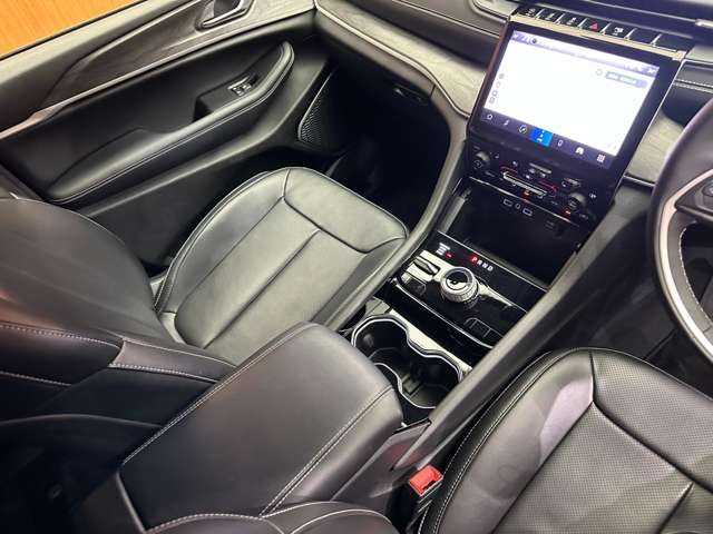 クライスラー・ジープ ジープ グランドチェロキー LTD 千葉県 2023(令5)年 2万km 黒 純正ナビ　/フルセグTV　/Bluetooth　/AppleCarPlay　/全方位カメラ　/ETC　/黒革シート　/シートヒーター　　/アダプティブクルーズコントロール　/BSM　/HUD　/LKA　/ALPINE製スピーカー　/ドライブレコーダー　/純正AW