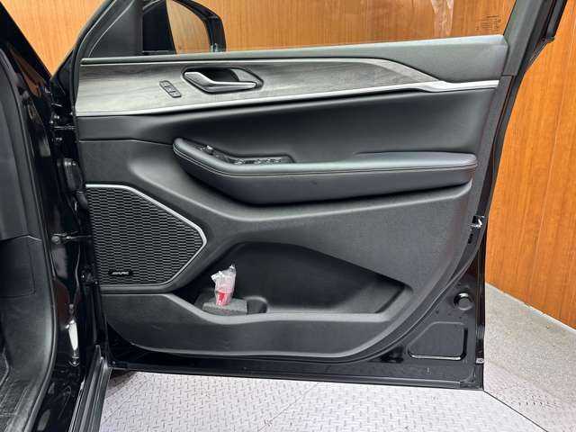 クライスラー・ジープ ジープ グランドチェロキー LTD 千葉県 2023(令5)年 2万km 黒 純正ナビ　/フルセグTV　/Bluetooth　/AppleCarPlay　/全方位カメラ　/ETC　/黒革シート　/シートヒーター　　/アダプティブクルーズコントロール　/BSM　/HUD　/LKA　/ALPINE製スピーカー　/ドライブレコーダー　/純正AW