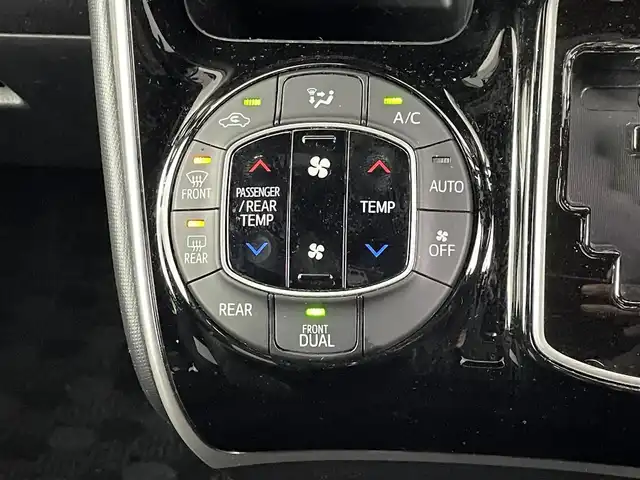 トヨタ ヴォクシー ZS 煌Ⅱ 埼玉県 2019(令1)年 2.6万km ブラック 純正9インチナビ　NSZT-Y68T/(Bluetooth/CD/DVD/AM/FM)/地デジフルセグ/バックカメラ/純正フリップダウンモニター　V12T-R68C/TRDサイド・リアガーニッシュ/前後ドライブレコーダー/ETC/クルーズコントロール/先行車発進お知らせ機能/車線逸脱警報/オートマチックハイビーム/アイドリングストップ/ロールサンシェード/ステアリングリモコン/本革巻きステアリング/社外フロアマット/純正ドアバイザー/ウィンカーミラー