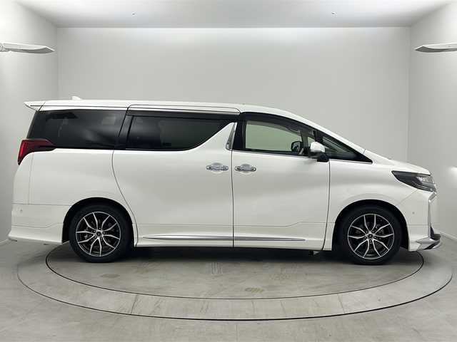 トヨタ アルファード S Cパッケージ 大阪府 2022(令4)年 4.4万km ホワイトパールクリスタルシャイン モデリスタエアロ【フロント・サイド・リア】/サンルーフ/JBLサウンドシステム【ディスクプレイヤー付き】/純正10.5インチメーカーナビ/【AM/FM/CD/DVD/Bluetooth/フルセグTV】/アラウンドビューモニター/純正13.3インチフリップダウンモニター/前後ドライブレコーダー【AG422-DRC】/ビルトインETC2.0/デジタルインナーミラー/両側電動パワースライドドア/パワーバックドア/電動パーキングブレーキ/ステアリングヒーター/D/N席・2列目シート/パワーシート/D/N席シートヒーター・エアシート/トヨタセーフティセンス/・プリクラッシュセーフティ/・レーントレーシングアシスト/・アダプティブハイビームシステム/・オートマチックハイビーム/・ロードサインアシスト/・レーダークルーズコントロール/・先行車発進告知機能/クリアランスソナー/パーキングサポートブレーキ/ブラインドスポットモニター/リアクロストラフィックアラート/インテリジェントパーキングアシスト/nanoe/社外フロアマット【SUPERIOR】/社外18インチアルミホイール【NOVARIS】