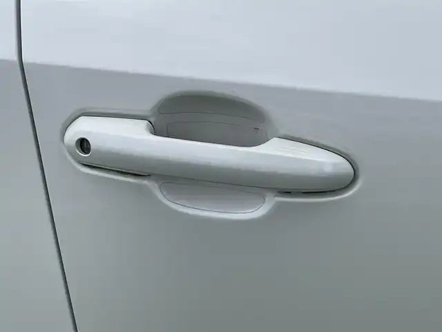 トヨタ ＲＡＶ４ ハイブリッドX 香川県 2020(令2)年 6.8万km ホワイトパールクリスタルシャイン 社外SDナビ/フルセグTV/バックカメラ/ETC/ドラレコ/追従クルコン/レーンキープ/LEDヘッドライト/オートハイビーム/フォグランプ/ATRRAアルミホイール/衝突軽減/カーテンエアバッグ/USBポート