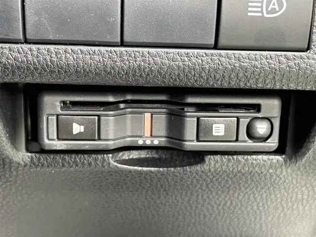 トヨタ ＲＡＶ４ ハイブリッドX 香川県 2020(令2)年 6.8万km ホワイトパールクリスタルシャイン 社外SDナビ/フルセグTV/バックカメラ/ETC/ドラレコ/追従クルコン/レーンキープ/LEDヘッドライト/オートハイビーム/フォグランプ/ATRRAアルミホイール/衝突軽減/カーテンエアバッグ/USBポート