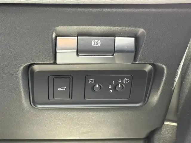 ランドローバー レンジローバーイヴォーク S 静岡県 2020(令2)年 4.7万km シルバー レザーシート/電動リアゲート/BSM/純正ナビ/(BT/CarPlay/USB)/360°カメラ/ACC/LKA/パーキングアシスト/パワーシート/シートヒーター/スマートキー/ETC2.0/ドライブレコーダー/純正フロアマット/純正18インチアルミホイール/スペアキー