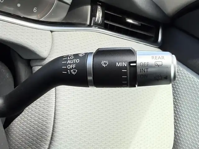 ランドローバー レンジローバーイヴォーク S 静岡県 2020(令2)年 4.7万km シルバー レザーシート/電動リアゲート/BSM/純正ナビ/(BT/CarPlay/USB)/360°カメラ/ACC/LKA/パーキングアシスト/パワーシート/シートヒーター/スマートキー/ETC2.0/ドライブレコーダー/純正フロアマット/純正18インチアルミホイール/スペアキー