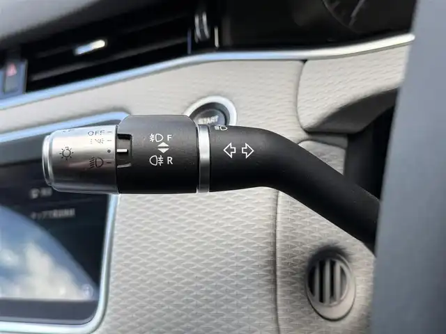 ランドローバー レンジローバーイヴォーク S 静岡県 2020(令2)年 4.7万km シルバー レザーシート/電動リアゲート/BSM/純正ナビ/(BT/CarPlay/USB)/360°カメラ/ACC/LKA/パーキングアシスト/パワーシート/シートヒーター/スマートキー/ETC2.0/ドライブレコーダー/純正フロアマット/純正18インチアルミホイール/スペアキー