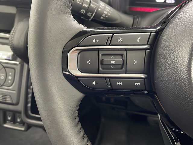 スズキ スペーシア カスタム HYBRID XS 沖縄県 2023(令5)年 0.1万km未満 スチールシルバーメタリック/ブルーイッシュブラックパール 社外ディスプレイオーディオ　/ＢＴ接続　/バックカメラ　/両側パワースライドドア　/ドライブレコーダー　/ＥＴＣ　/ＬＥＤヘッドライト　/ハーフレザーシート　/シートヒーター　/オットマン　/プッシュスタート　/スマートキー