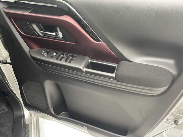 スズキ スペーシア カスタム HYBRID XS 沖縄県 2023(令5)年 0.1万km未満 スチールシルバーメタリック/ブルーイッシュブラックパール 社外ディスプレイオーディオ　/ＢＴ接続　/バックカメラ　/両側パワースライドドア　/ドライブレコーダー　/ＥＴＣ　/ＬＥＤヘッドライト　/ハーフレザーシート　/シートヒーター　/オットマン　/プッシュスタート　/スマートキー