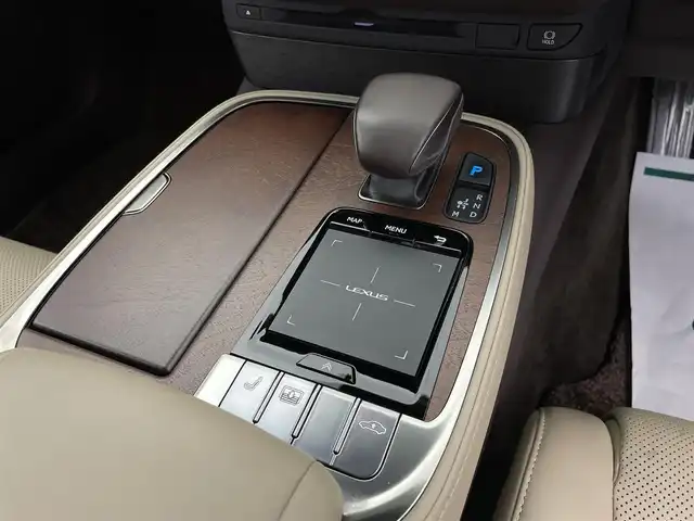 レクサス ＬＳ 500 Iパッケージ 宮城県 2020(令2)年 5.4万km ソニッククォーツ ワンオーナー/純正ナビ/(AM/FM/CD/DVD/SD/USB/BT/TV/AUX/Miracast)/全方位カメラ/前方ドライブレコーダー/ビルトインETC2.0/レーダークルーズコントロール/BSM/HUD/パワートランク/パドルシフト/レザーシート/パワーシート/シートメモリー/シートヒーター/エアシート/ステアリングヒーター/電動チルト＆テレスコピックステアリング/リアサンシェード/プッシュスタート/スマートキー/オートライト/オートマチックハイビーム/LEDヘッドライト/シーケンシャルヘッドランプ/純正フロアマット/純正19インチアルミホイール/禁煙車