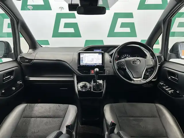 トヨタ ヴォクシー ZS 煌Ⅲ 鹿児島県 2021(令3)年 4.3万km ブラック ワンオーナー/ALPINE9インチナビ/（フルセグテレビ/Bluetooth/DVD）/バックカメラ/ALPINEフリップダウンモニター/トヨタセーフティーセンス/・クルーズコントロール/・オートマチックハイビーム/・プリクラッシュセーフティ・/ビルトインETC/両側パワースライド/ハーフレザーシート/前後ドライブレコーダー/クリアランスソナー/アイドリングストップ/LEDヘッドライト