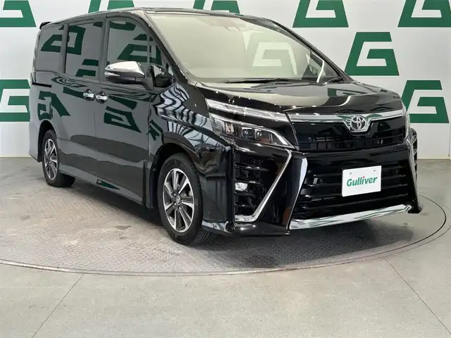 トヨタ ヴォクシー ZS 煌Ⅲ 鹿児島県 2021(令3)年 4.3万km ブラック ワンオーナー/ALPINE9インチナビ/（フルセグテレビ/Bluetooth/DVD）/バックカメラ/ALPINEフリップダウンモニター/トヨタセーフティーセンス/・クルーズコントロール/・オートマチックハイビーム/・プリクラッシュセーフティ・/ビルトインETC/両側パワースライド/ハーフレザーシート/前後ドライブレコーダー/クリアランスソナー/アイドリングストップ/LEDヘッドライト