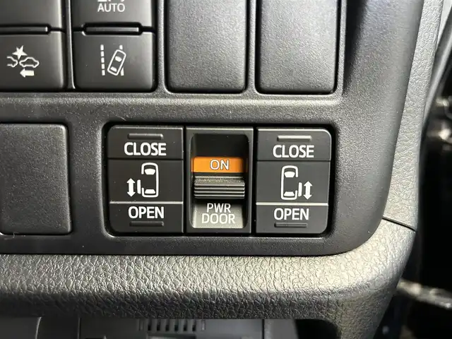 トヨタ ヴォクシー ZS 煌Ⅲ 鹿児島県 2021(令3)年 4.3万km ブラック ワンオーナー/ALPINE9インチナビ/（フルセグテレビ/Bluetooth/DVD）/バックカメラ/ALPINEフリップダウンモニター/トヨタセーフティーセンス/・クルーズコントロール/・オートマチックハイビーム/・プリクラッシュセーフティ・/ビルトインETC/両側パワースライド/ハーフレザーシート/前後ドライブレコーダー/クリアランスソナー/アイドリングストップ/LEDヘッドライト