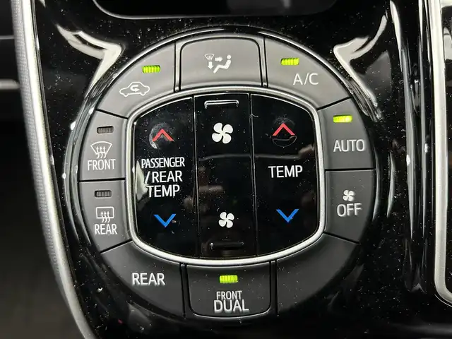 トヨタ ヴォクシー ZS 煌Ⅲ 鹿児島県 2021(令3)年 4.3万km ブラック ワンオーナー/ALPINE9インチナビ/（フルセグテレビ/Bluetooth/DVD）/バックカメラ/ALPINEフリップダウンモニター/トヨタセーフティーセンス/・クルーズコントロール/・オートマチックハイビーム/・プリクラッシュセーフティ・/ビルトインETC/両側パワースライド/ハーフレザーシート/前後ドライブレコーダー/クリアランスソナー/アイドリングストップ/LEDヘッドライト