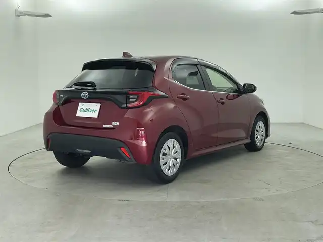 トヨタ ヤリス ハイブリッド Z 福井県 2021(令3)年 3.7万km センシュアルレッドマイカ 純正8インチディスプレイオーディオ/Bluetooth/USB/Miracast/USB/AM/FM/バックカメラ /ビルトインETC/Toyota Safety Sense/・プリクラッシュセーフティ/・レーントレーシングアシスト/・レーダークルーズコントロール(全車速追従機能)/・オートマチックハイビーム/・ロードサインアシスト/・標識認識機能/・クリアランスソナー /シートヒーター /LED/オートライト /フォグランプ/ライトレベライザー /革巻きステアリング/ステアリングリモコン/ステアリングチルド機構/