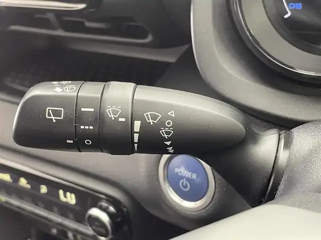 トヨタ ヤリス ハイブリッド Z 福井県 2021(令3)年 3.7万km センシュアルレッドマイカ 純正8インチディスプレイオーディオ/Bluetooth/USB/Miracast/USB/AM/FM/バックカメラ /ビルトインETC/Toyota Safety Sense/・プリクラッシュセーフティ/・レーントレーシングアシスト/・レーダークルーズコントロール(全車速追従機能)/・オートマチックハイビーム/・ロードサインアシスト/・標識認識機能/・クリアランスソナー /シートヒーター /LED/オートライト /フォグランプ/ライトレベライザー /革巻きステアリング/ステアリングリモコン/ステアリングチルド機構/