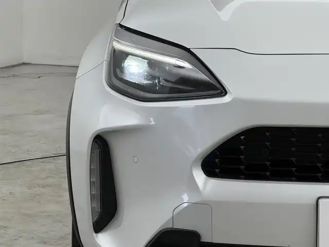 トヨタ ヤリスクロス ハイブリッド GRスポーツ 福岡県 2023(令5)年 2.5万km プラチナホワイトパールマイカ 純正ディスプレイオーディオ　/全方位カメラ　/トヨタセーフティセンス　/レーダークルーズコントロール　/コーナーセンサー　/衝突軽減ブレーキ　/レーンキープ　/ブラインドスポットモニター　/アクセル踏み間違い防止　/ビルトインＥＴＣ　/ステアリングヒーター　/ハーフレザー　/シートヒーター　/純正１８インチＡＷ　/ＬＥＤライト