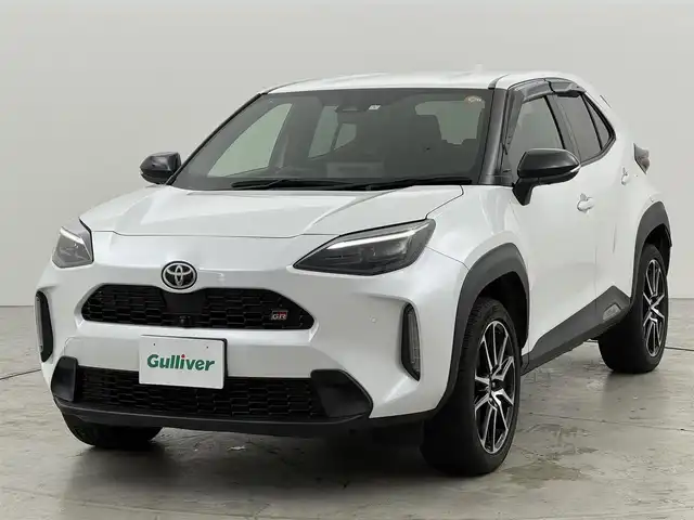 トヨタ ヤリスクロス ハイブリッド GRスポーツ 福岡県 2023(令5)年 2.5万km プラチナホワイトパールマイカ 純正ディスプレイオーディオ　/全方位カメラ　/トヨタセーフティセンス　/レーダークルーズコントロール　/コーナーセンサー　/衝突軽減ブレーキ　/レーンキープ　/ブラインドスポットモニター　/アクセル踏み間違い防止　/ビルトインＥＴＣ　/ステアリングヒーター　/ハーフレザー　/シートヒーター　/純正１８インチＡＷ　/ＬＥＤライト