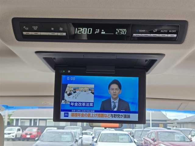トヨタ グランエース プレミアム 鹿児島県 2020(令2)年 2.7万km ホワイトパールクリスタルシャイン ディーゼルターボ　/ビルトインＥＴＣ　/後席フリップダウンモニター　/デジタルインナーミラー　/全席シートヒーター/D+N席パワーシート　/パノラミックビューモニター　/アダプティブクルーズコントロール　/ドライブレコーダー/トヨタセーフティセンス/レーンキープアシスト/インテリジェントクリアランスソナー/パーキングサポートブレーキ(静止物)/パーキングサポートブレーキ(後方接近車両)/ウェルカムパワースライドドア/スマートエントリー＆プッシュスタートシステム/エグゼクティブパワーシート/横滑り防止装置/前後コーナーセンサー/エアバッグ(W＋サイド)