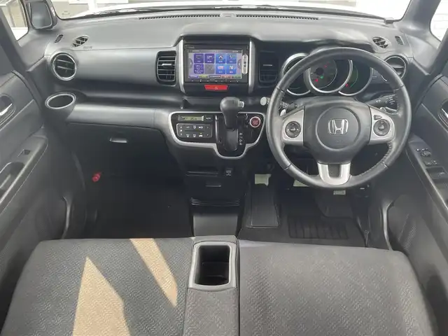 ホンダ Ｎ ＢＯＸ G ターボ SSパッケージ 徳島県 2013(平25)年 9.8万km プレミアムホワイトパール ターボ車/純正ナビゲーション　/（ワンセグTV/CD/SD/BT)/バックカメラ　/両側パワースライドドア　/ＥＴＣ　/トラクションコントロール/社外ドライブレコーダー/ＨＩＤオートヘッドライト　/クルーズコントロール　/アイドリングストップ　/リヤコーナーセンサー　/メッキドアハンドル/ウィンカーミラー/プッシュスタート/スマートキー/革巻きステアリング/ステアリングリモコン/純正フロアマット　/サイドバイザー/１２０V１８０Wパワーアウトレット