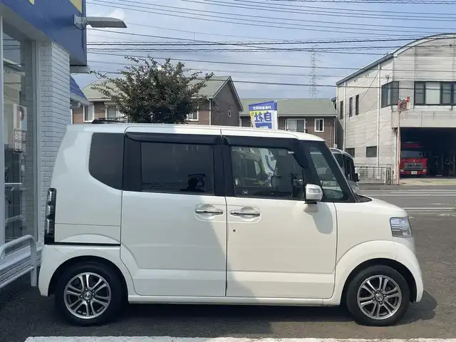 ホンダ Ｎ ＢＯＸ G ターボ SSパッケージ 徳島県 2013(平25)年 9.8万km プレミアムホワイトパール ターボ車/純正ナビゲーション　/（ワンセグTV/CD/SD/BT)/バックカメラ　/両側パワースライドドア　/ＥＴＣ　/トラクションコントロール/社外ドライブレコーダー/ＨＩＤオートヘッドライト　/クルーズコントロール　/アイドリングストップ　/リヤコーナーセンサー　/メッキドアハンドル/ウィンカーミラー/プッシュスタート/スマートキー/革巻きステアリング/ステアリングリモコン/純正フロアマット　/サイドバイザー/１２０V１８０Wパワーアウトレット